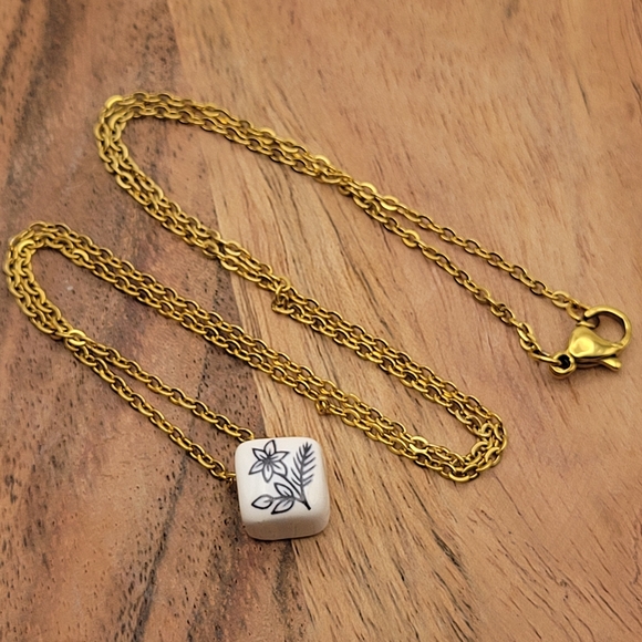 Gold Floral Ceramic Pendant Necklace 18" - Picture 7 of 11